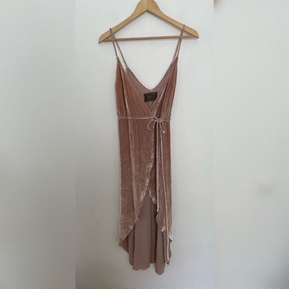 Reformation Anoush Velvet Dress in Blush - Picture 2 of 8